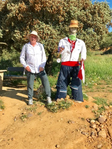 JGH w pilgrim scarecrow Villares de Orbigo