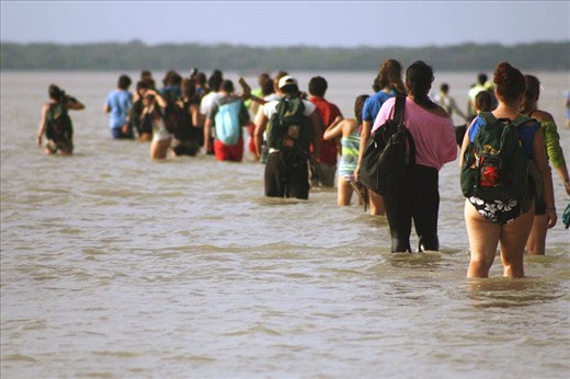 1. “Beyond the unexplored” -
Beside a group of young people from all over the world, I break through a caribbean-colombian coastal lagoon looking for a ranchería, the settlement of the wayúu people. The wayúu is the largest ethnic group of the La Guajira Peninsula in northern Colombia and northwest Venezuela.
