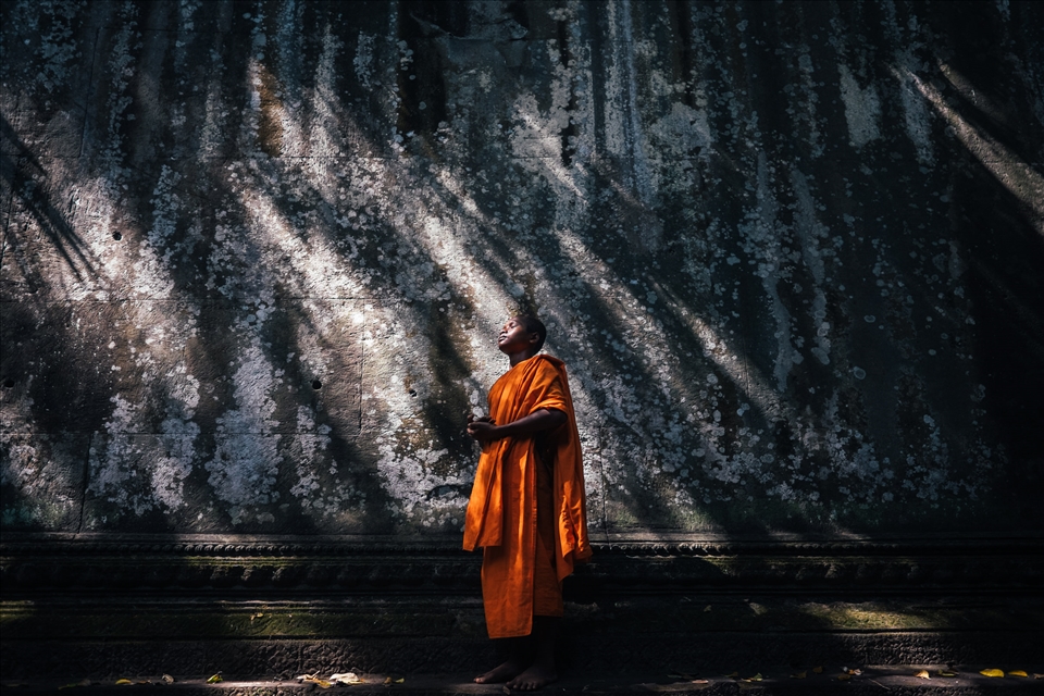 Monks from Pagodas near and far make the journey to Angkor Wat
