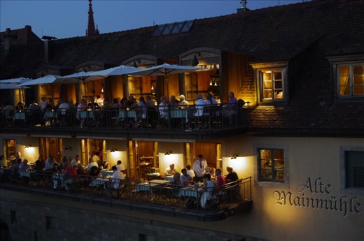 Its so interesting to meet friends and family after work above the river Main. Würzburg is famous with the Franken wine, and the people can buy a glass of wine on the cafe around the bridge and enjoy the beautiful evening together.
