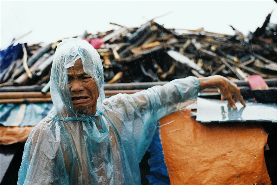 Hard as he tried, he succeeded in saving the house. But he lost the 2 dogs forever.