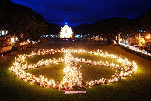 Human Peace Sign, composed of 1,500 students of Silliman University holding candles to lit the place and for the peace sign to form... this symbolizes their call for World Peace, especially in Negros Oriental which still has a problem with insurgency.
