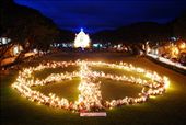 Human Peace Sign, composed of 1,500 students of Silliman University holding candles to lit the place and for the peace sign to form... this symbolizes their call for World Peace, especially in Negros Oriental which still has a problem with insurgency.
: by dxlapid, Views[1393]