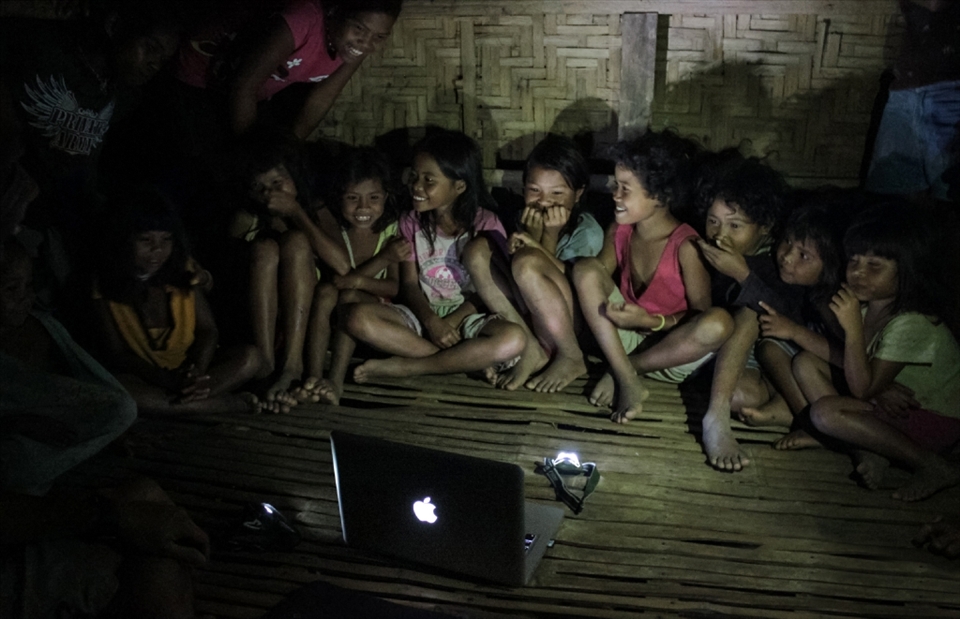A Matigsalug tribe kids enjoying the show prepared by my friend. Seems like it's their first time watching a movie. There's no electricity and phone signal in this area. 