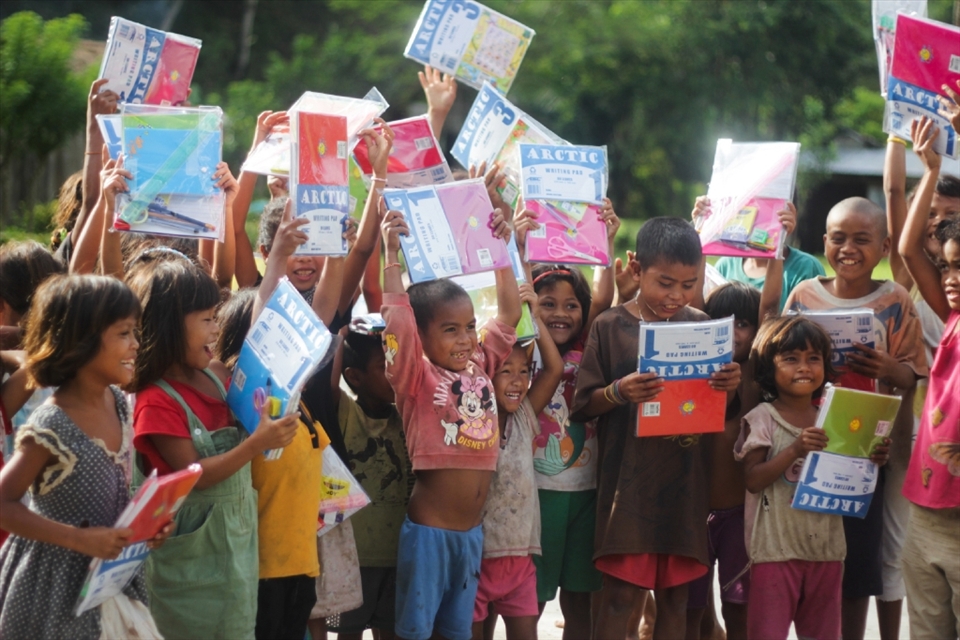 Happy faces after receiving their schoolkit gift. After this event I realized that we may have different languages, dialects, colors, beliefs etc. as long as we are united and connected we are the same and equal coz we share the same true religion and language called Love. Im happy doing this as much as I love traveling and photography.