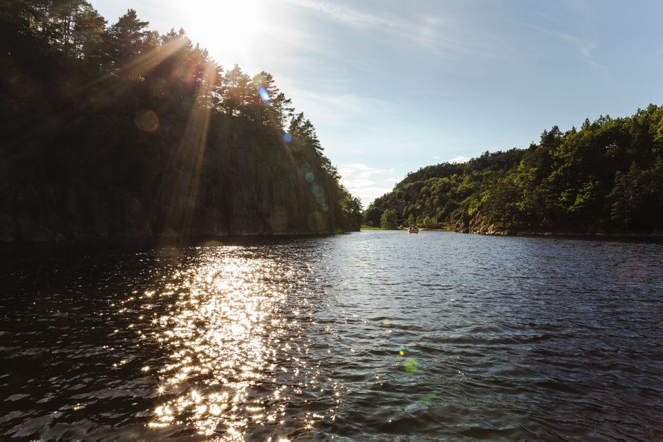 The Reddal canal created in the 19th century to make room for farming in the inlands, as well used to transfer timber down to the coast. Now it’s a popular swimming and bathing spot for teenagers, as it offers cliffs they can jump from, up to 12 meters.