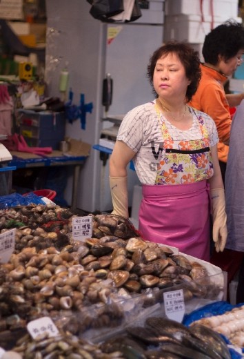 Noryanjin Fish Market: My Oysters Are The Best!