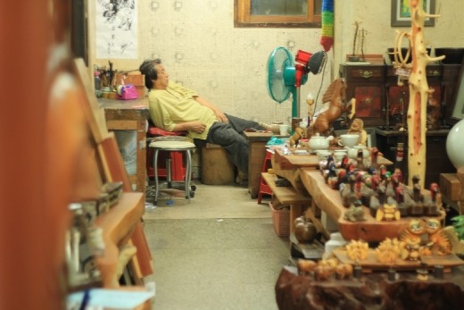 Insa-dong: Relaxed Craftman