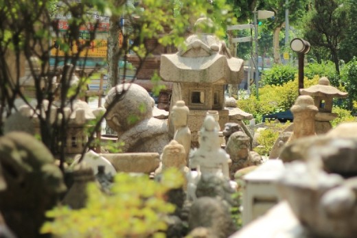 Janganpyeong Antiques Market: Forgotten Stones