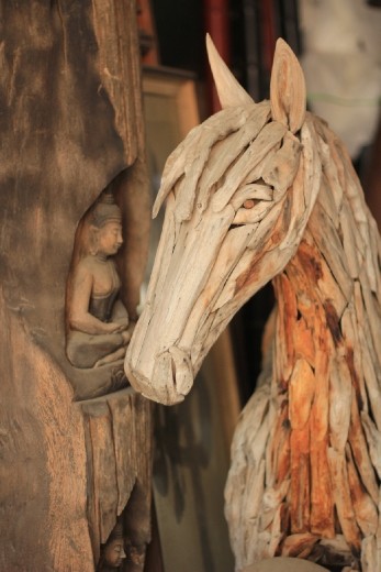 Janganpyeong Antiques Market: Immovable Horse