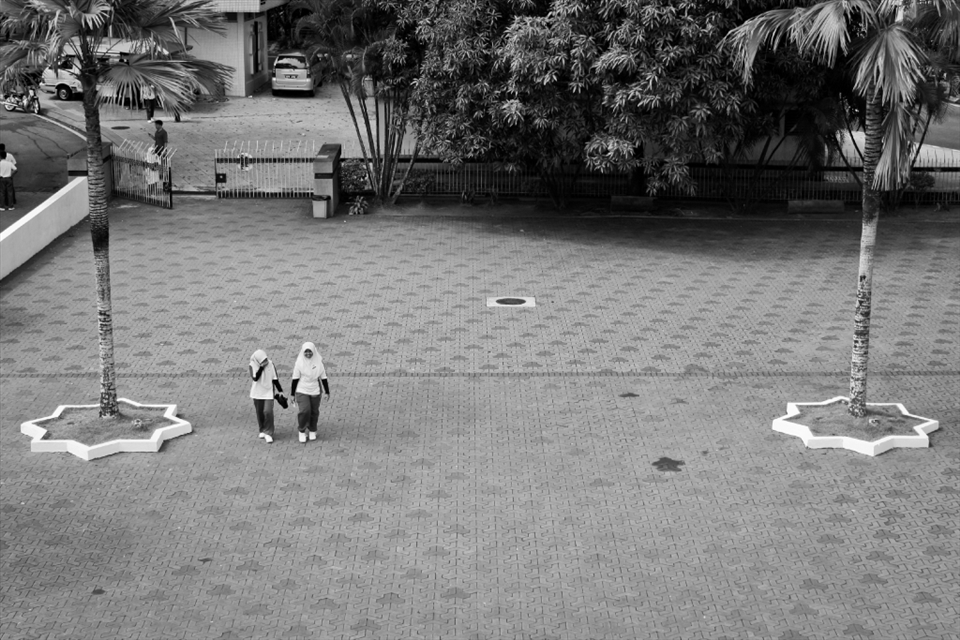 A couple of older schoolgirls return to their studies at the National Mosque, built in 1965 as a symbol of the country’s recently won independence.