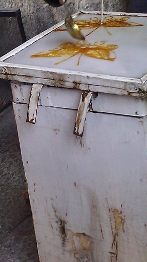 Making butterflies from melted sugar