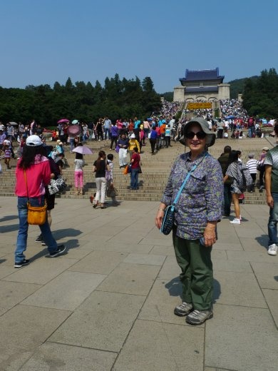 Ebeth on the way to the Sun Yatsen Mausoleum