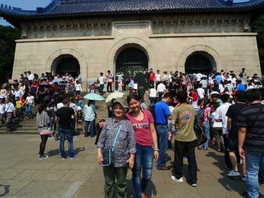 Ebeth and Gloria at the Sun Yatsen Mausoleum
