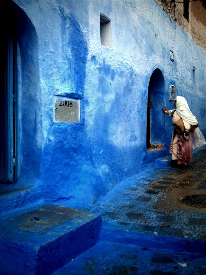 Tuareg hospitality. Many Tuareg have shifted from nomadic desert tents to more permanent dwellings.