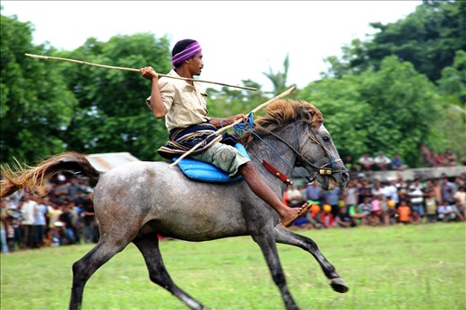 every soldier was armed by a few sharpened spears