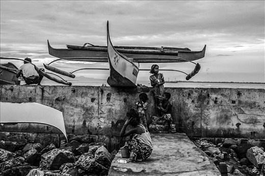 A group of kids playing in the camp along Cawa Cawa Boulevard