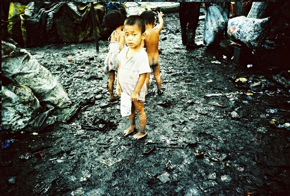 This little boy is one of the residents of the area. We found him walking aimlessly together with some other children who are probably as young as he was.  We didn’t know where his parents were. I felt ashamed to be standing there with protective boots to keep my feet dry and clean while he stood there almost naked and barefoot, completely vulnerable to harmful substances. 