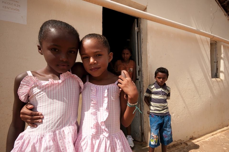 Children from Quilombo Tiririca dos Crioulos. Living on a land without legal guarantees of ownership, these people survive by farming and ranching family in the semi-arid region of Pernambuco state, northeastern Brazil. Today spend the biggest period of drought in the last 30 years and live almost exclusively on government assistance. Meanwhile, the Brazilian National Congress, composed mostly of landowners and evangelicals, want to change the Constitution and take to himself the power of demarcation of indigenous lands and quilombolas (ex-slave), now exercised by the Government.