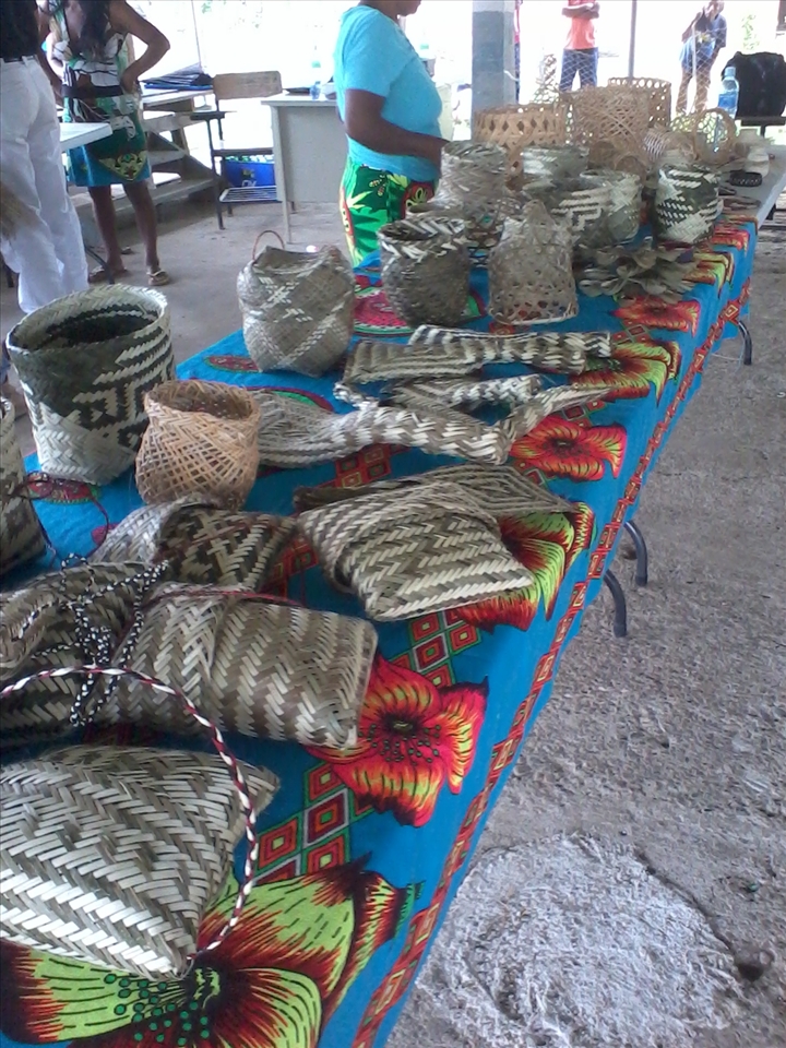 Handmade traditional works - handbag of Chunga with natural color