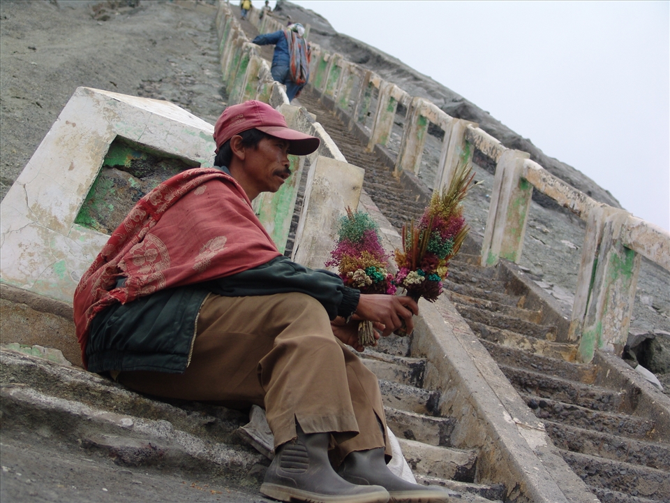 Bought flower from the florist, throw it into the crater to grant our wishes