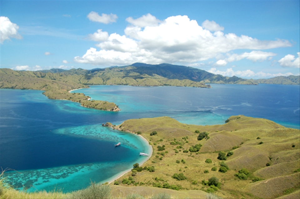 NTT IS ONE OF THE ISLAND IN EAST INDONESIA, TO GET THIS VIEW WE HAVE CLIMB UP TO THE HILL