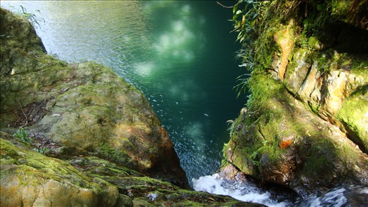 La Poza Verde desde arriba: You can find many images of the front view of this place called 