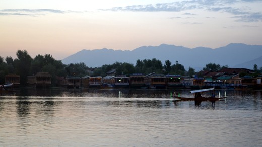 That's how the Dal Lake in Srinagar looks in the evening.