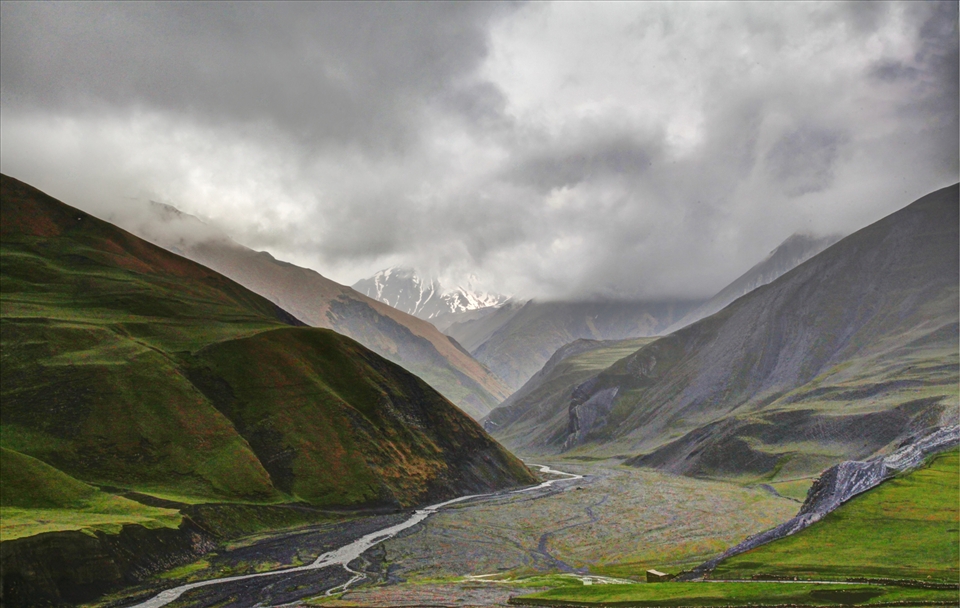 
This article is about the village in Azerbaijan. For the language, see Khinalug language.
Khinalug
Xınalıq
—  Municipality  —



Khinalug
Coordinates: 41°10′41″N 48°07′36″ECoordinates: 41°10′41″N 48°07′36″E
Country	 Azerbaijan
Rayon	Quba
Elevation	2,350 m (7,710 ft)
Population [citation needed]
 • Total	2,075
Time zone	AZT (UTC+4)
 • Summer (DST)	AZT (UTC+5)
 (Azerbaijani: Xınalıq; Khinalug: Kətş; also rendered as Khanaluka, Khanalyk, Khinalykh, or Khynalyk) is an ancient Caucasian village going back to the Caucasian Albanian period. It is located high up in the mountains of Quba Rayon, Azerbaijan. It is also a municipality in Quba Rayon, which consists of the villages of Khinalug and Qalayxudat.[7]
It is located just north of Quba in the middle of the Greater Caucasus mountains that divide Russia and the South Caucasus. Khinalug is also the highest, most remote and isolated village in Azerbaijan and among the highest in the Caucasus. The weather changes dramatically during summer and winter, ranging from −20 °C to 18 °C. Khinalug has a population of about 2,000 people. This small group of people speaks the Khinalug language, which belongs to the Northeast Caucasian language family, although many speak Azerbaijani as well.
Because of its location, scenery and relative isolation, the village is considered one of Azerbaijan's premiere destinations for hikers and adventure travellers in such travel guides as Lonely Planet.