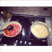 Making the sauce and cooking the pasta: by etotnetot, Views[252]