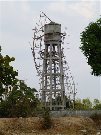 Roadside stop between Siam Reap & Phnom Penh.  OH&S approved scaffolding