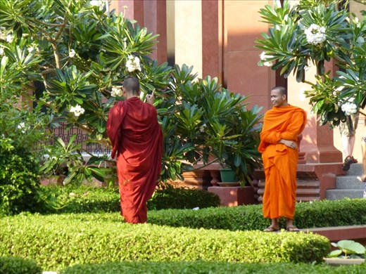 Cambodia national museum - a light moment on a serious day