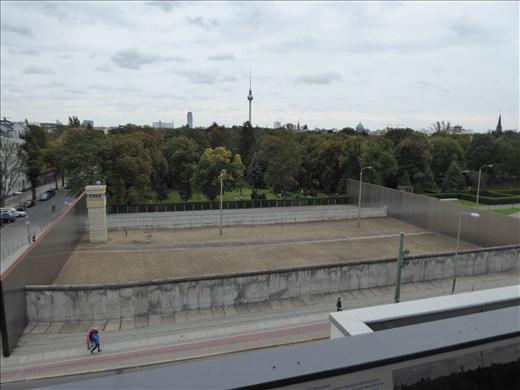 The wall looking towards the Fernsehenturn