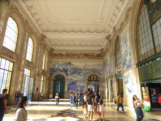 The Porto train station