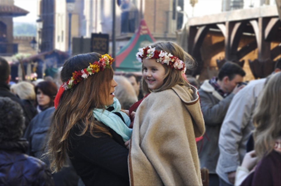 Big and small dress up for the medieval festival in Plaza de Torico in Teruel