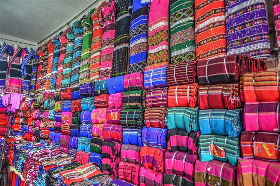 A local Wa minority clothing shop