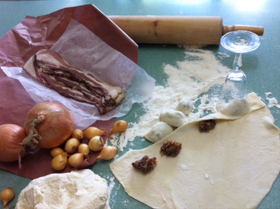 Speckkuchen in progress