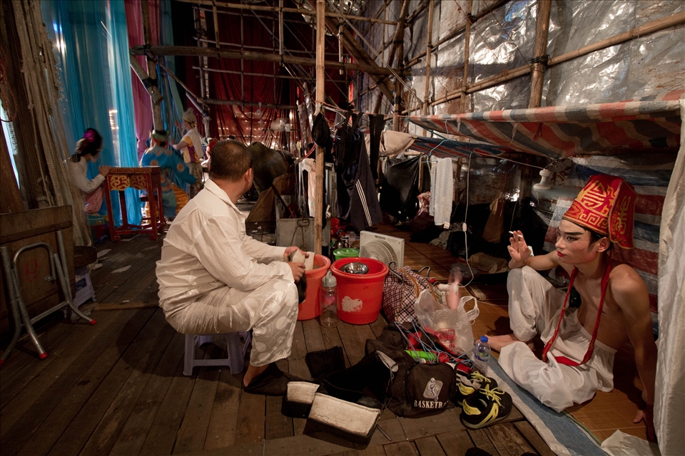 one step from glamours 