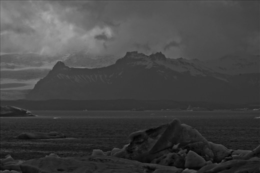 Stunning mountain views from the glacial lagoon