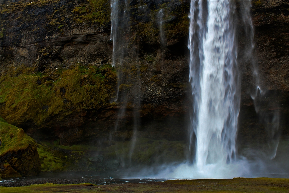 I can still feel the shower from Seljalandsfoss as I wact