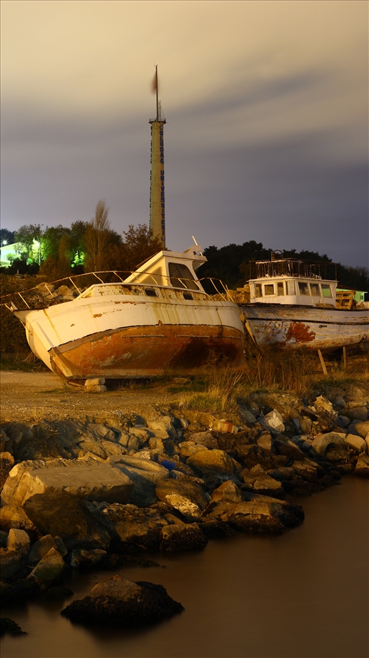 Lonely ships are waiting for a captain