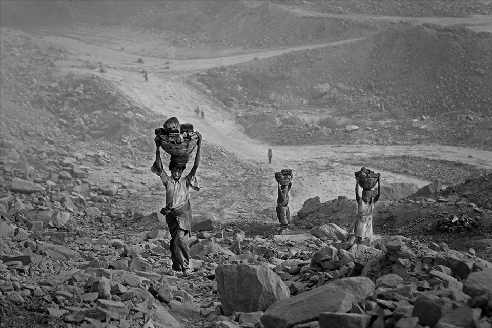 There are very few old people and many children and teens: people die young.