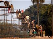 This photo exemplifies an important problem in modern India – too many people, too little work. Under such conditions, workload is shared. Seeing this, I thought to myself – this is how the pyramids were built.: by faces, Views[581]