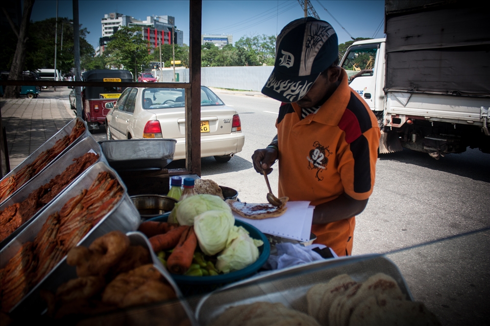 This gentleman selling isso vadai (prawn patty) didn’t wish to share his name. The authorities have been intermittently cracking down on pavement hawkers, forcing them away from their regular places of business; he was understandably paranoid about a guy with a camera.
