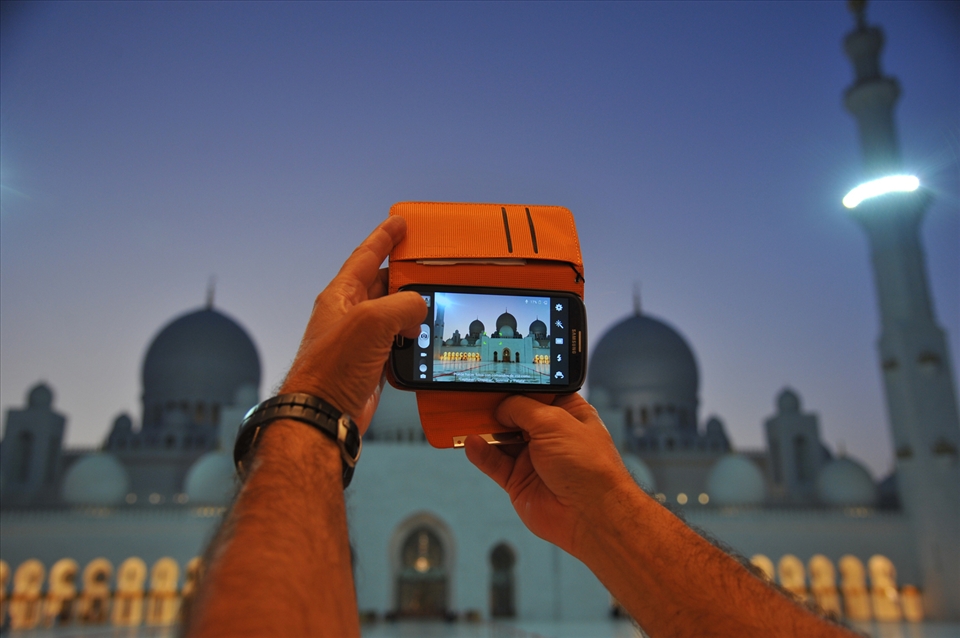 The key benefit technology has on the world of tourism is in how it can deliver the places to the potential tourist before they even think of leaving. This feat has been accomplished through the technology of photography, video recording, and audio recording. The Sheikh Zayed Grand Mosque is quite possibly the must do visit in the UAE. It certainly is for Abu Dhabi, and has a certain aura not matched by any of the other landmarks across the whole of the UAE.