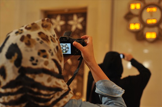 As per the direction of the late Sheikh Zayed bin Sultan Al Nahyan, the mosque is located in the heart of the new Abu Dhabi between Musaffah Bridge and Maqta Bridge. The construction of AED 2.5 billion-project began in the late 1996. Approximately 38 contracting companies and about 3,500 workers helped realising the complex over a period of almost 12 years.n the 20th of December 2007, the mosque was initially opened to the public and prayers. The first prayer was held in the presence of His Highness Sheikh Khalifa bin Zayed Al Nahyan, President of the UAE.