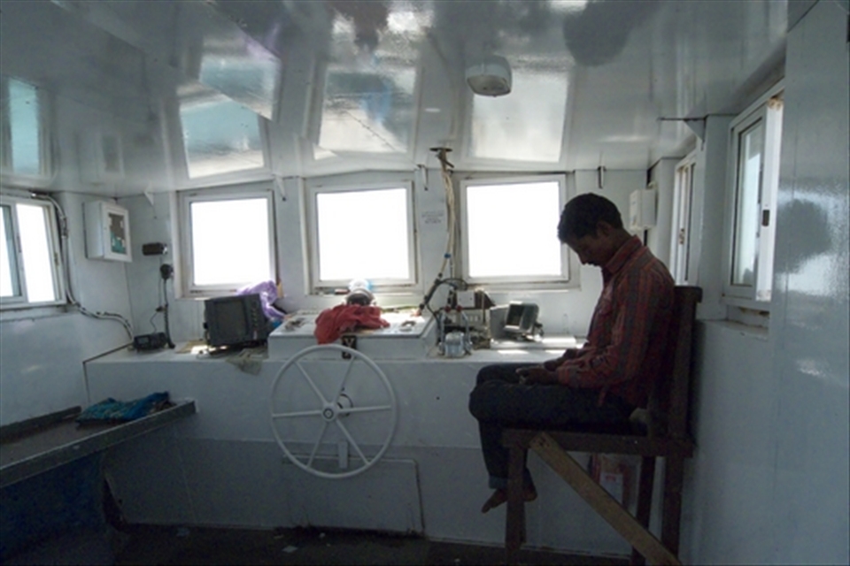 Essentially, well-being is tipical of Oman, but often we met indigend people who came from far because of work. Majority, they were indian or bangladeshi.