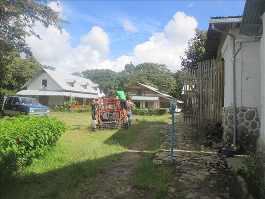 Beim Mechaniker brachten sie dieses Geraet wieder zum laufen