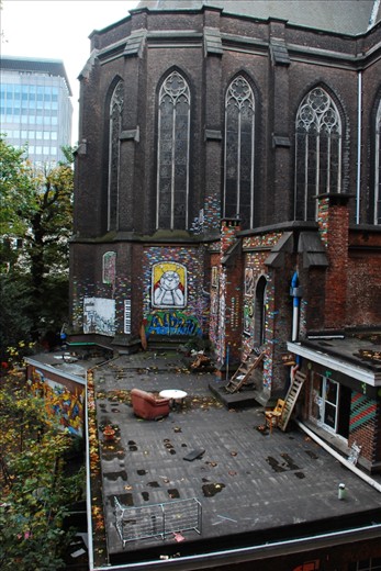 L'Eglise du Gesu used to be a place for jesuits and is placed right in the center of Brussels, near Botanique metro station, a 20 minutes walk from the most important EU institutions. Gesu means home for many migrants. The NGOs representatives say that here are living around 200 people, but nobody exactly who comes in and who goes out. Gesu is a private squat, owned by a landlord who has many 5 hotels around the world.