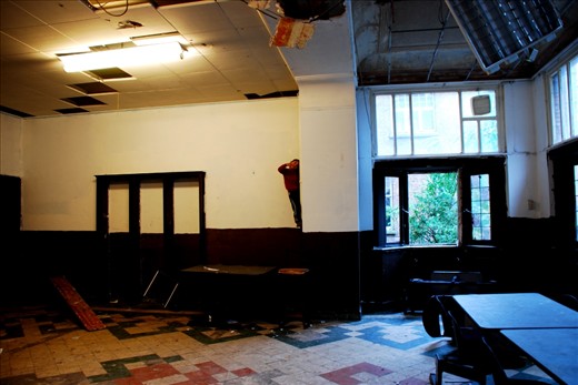 The people need to pay a monthly fee to keep staying in a room. Some of them are renting their room to other poor people. Some also say that drugs are selled during the night or in the early mornings. The NGOs representatives say that here are supposed to live around 70 children, but one person who was analysing the place for the last 6 months says that he only saw 40. He doesn't exclude the fact that the children could be trafficked.